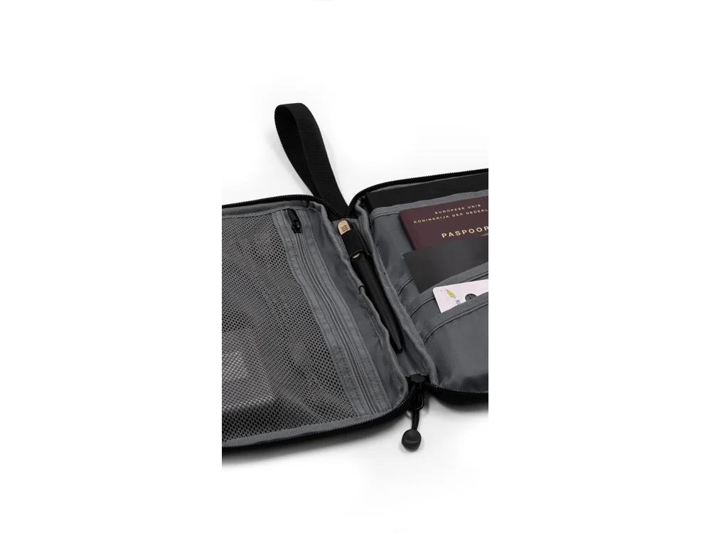 Тревел-органайзер Nomad из водостойкого переработанного пластика