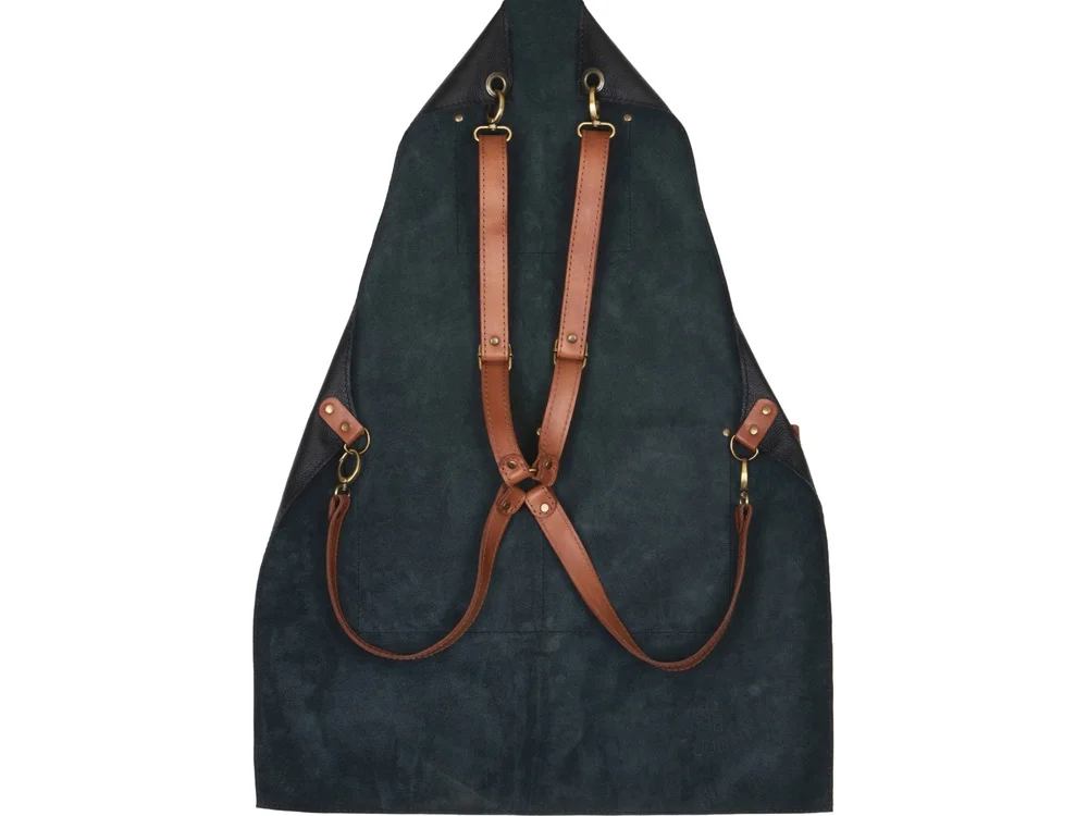 Фартук из натуральной кожи с карманами