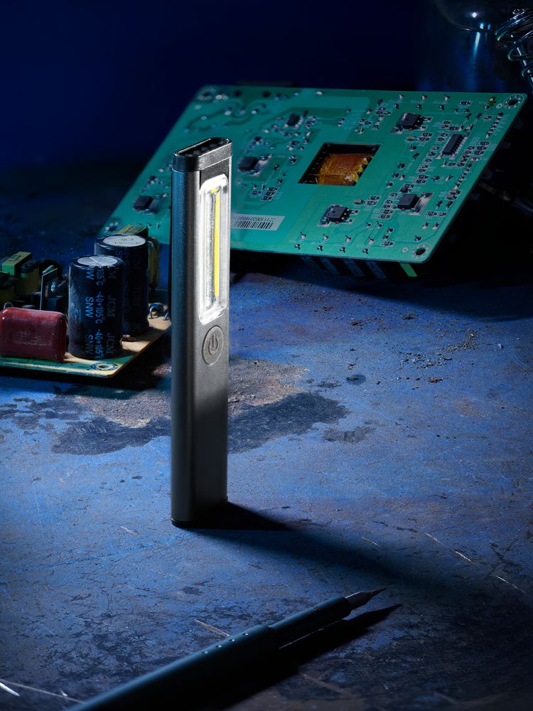 Фонарик-факел аккумуляторный Wallis с магнитом