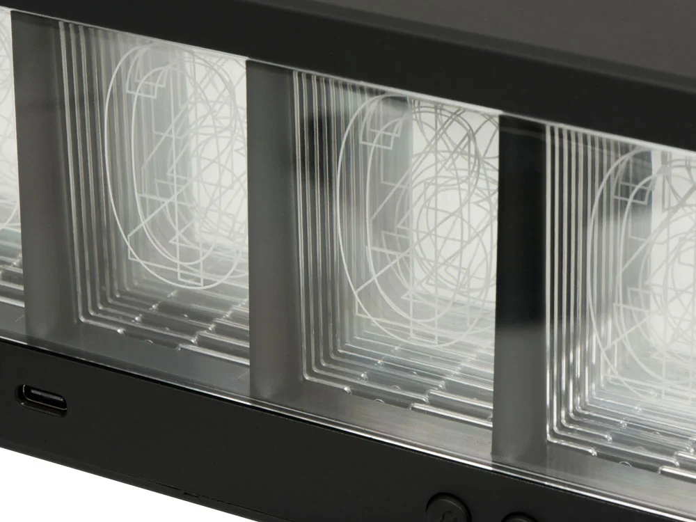 Часы с LED-подсветкой и беспроводной зарядкой Cyber, 10 Вт