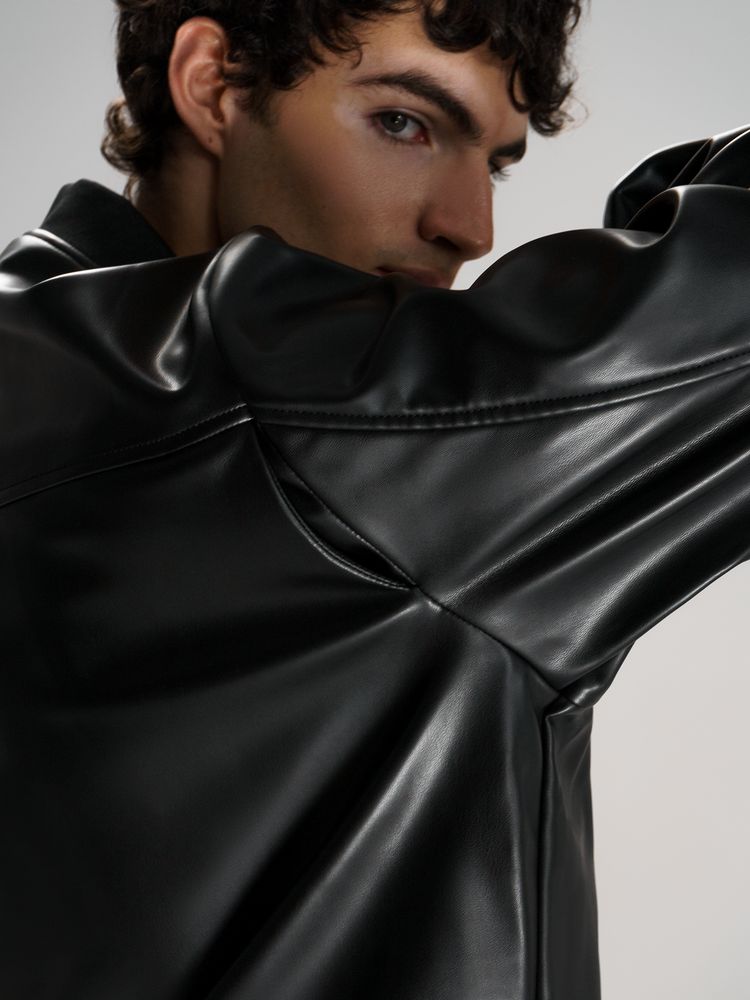 Бомбер из искусственной кожи Univer