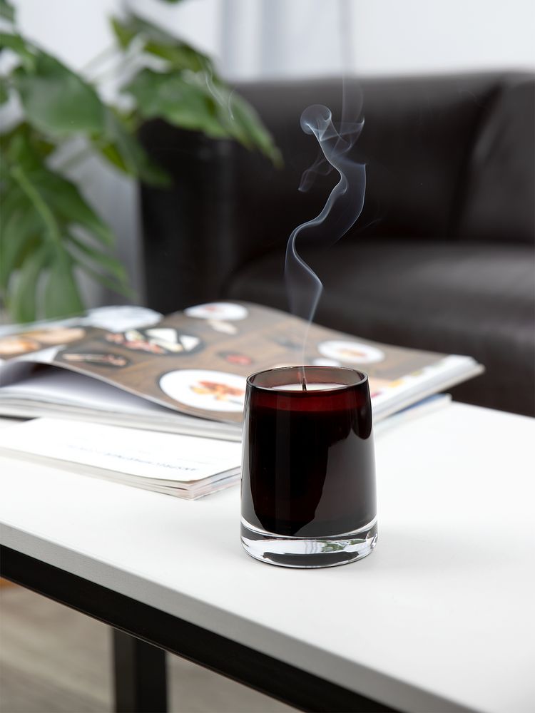 Ароматическая свеча Fragnola, пряная древесина и кардамон