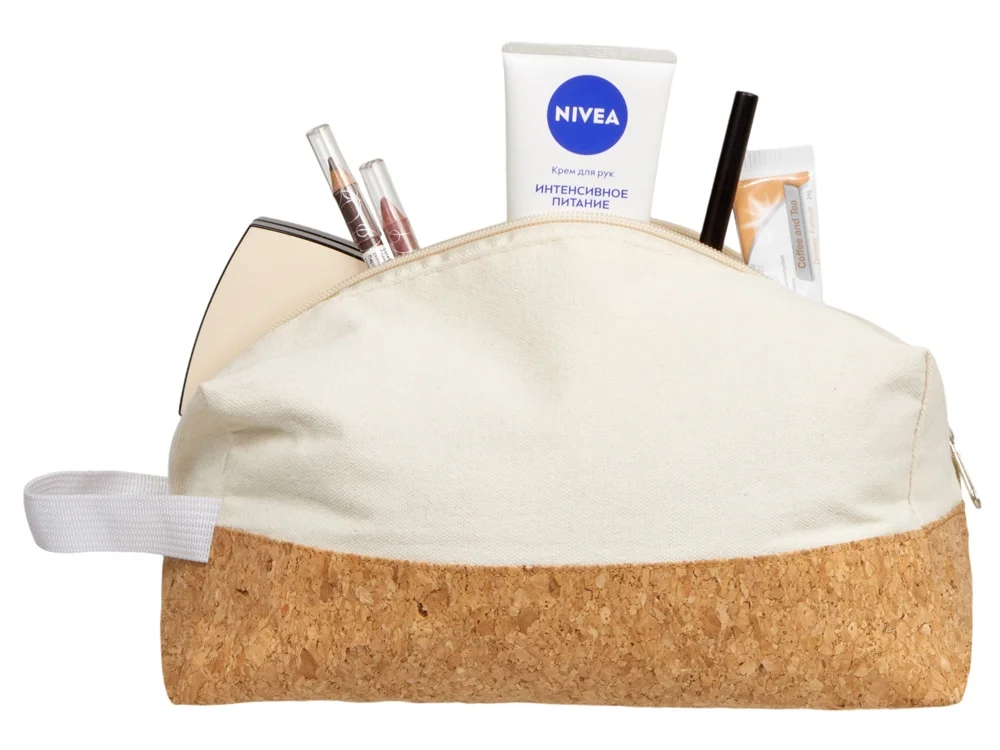 Подарочный набор с расческой, пилкой для ногтей, бальзамом для губ в косметичке